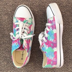 Women’s size 9.5, multicolor Airwalk sneakers.